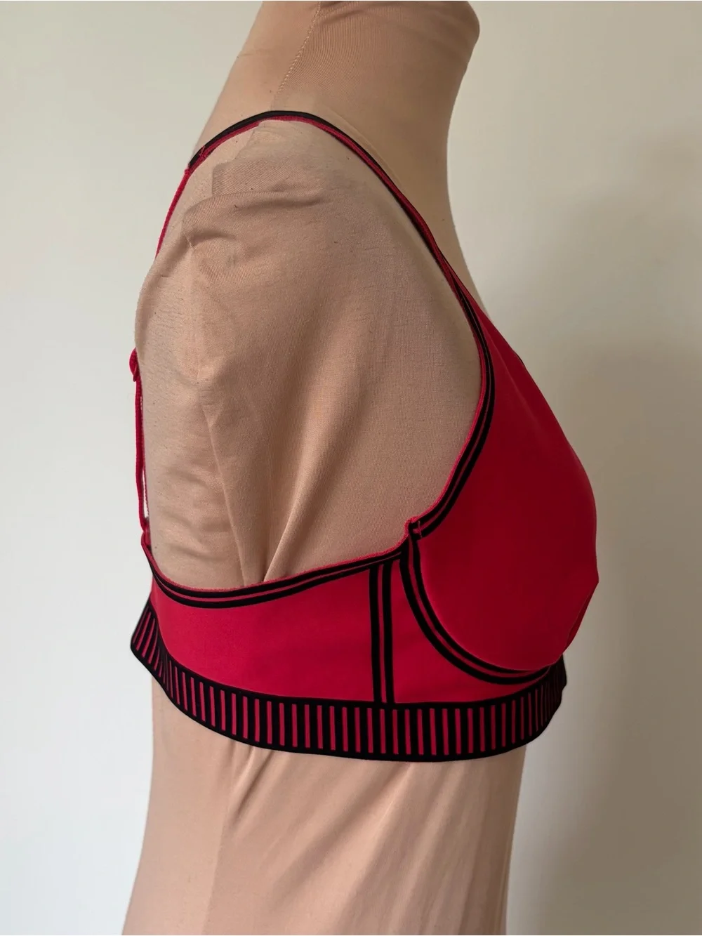 ALO YOGA Airlift Line Up Black Velvet Flocking Bold Red Sports Bra EUC Size M